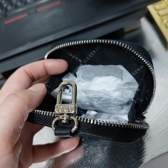 STEVE MADDEN Small Clip On Pouch Coin Purse Clip On Handbag Keychain - Picture 3 of 5